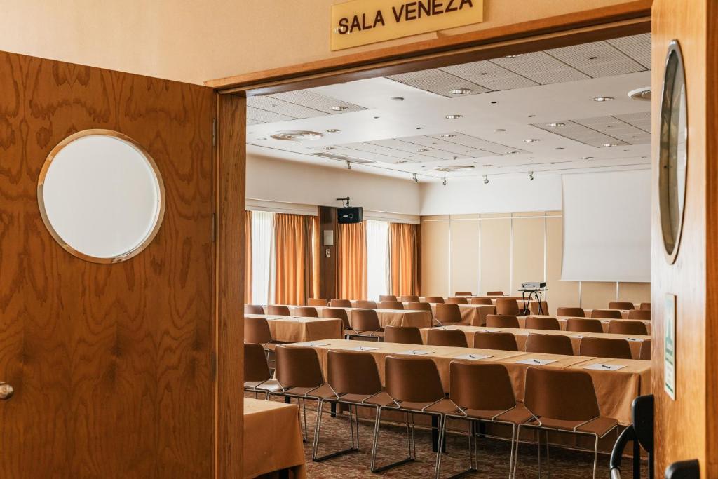 Tárgyalóterem/bálterem