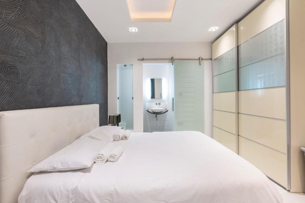 BLUEMARINE Suite-Hosted by Sweetstay, St Julian's