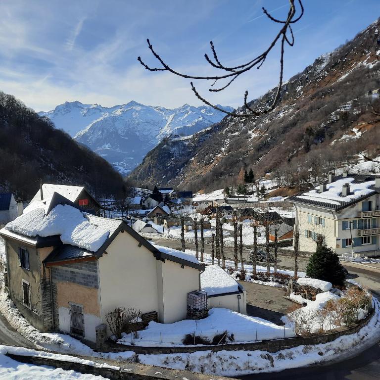 BAREGES (65120) grand studio terrasse classé 4* - 5