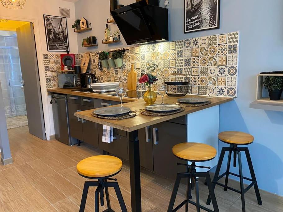 n3 maisonnette en rez de jardin parking gratuis