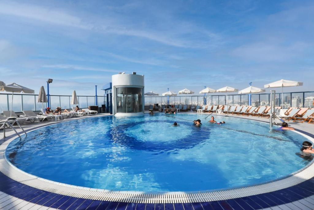 スイミングプール