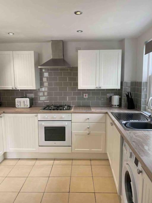 2 Bed Cottage, Barnstaple (North Devon) photo 8