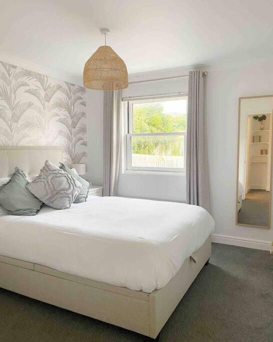 2 Bed Cottage, Barnstaple (North Devon) photo 2