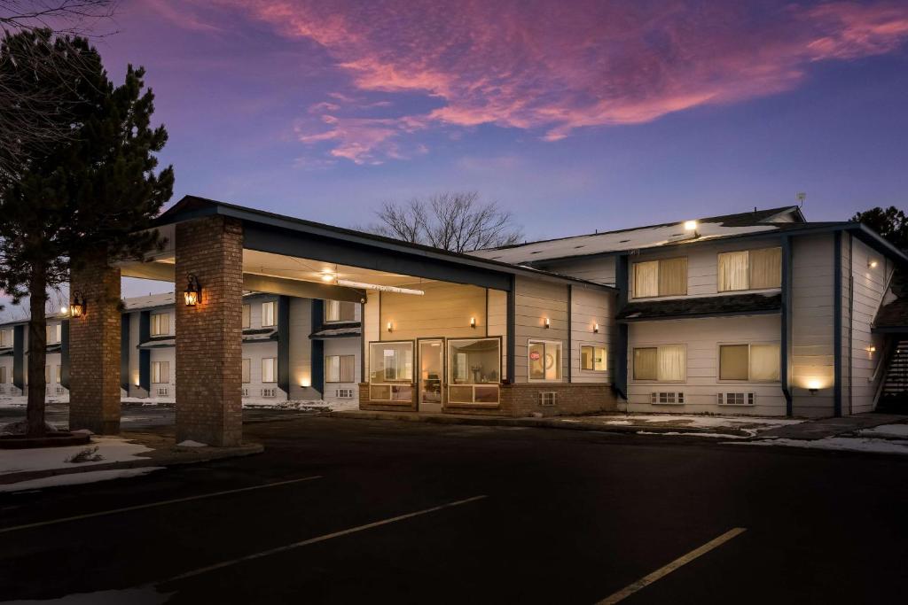 Rest Inn and Suites Motel Wells photo