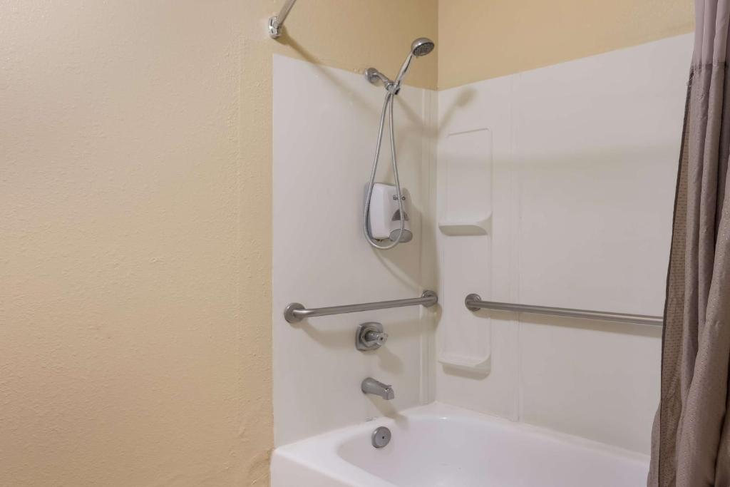 Rest Inn and Suites Motel Wells photo
