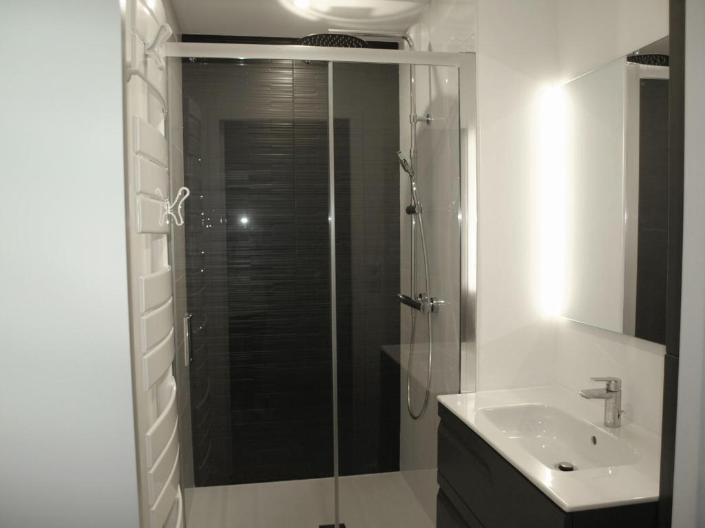 Appartement moderne 2 chambres, vue mer, rénové, 5 pers. - FR-1-323-230 - 3