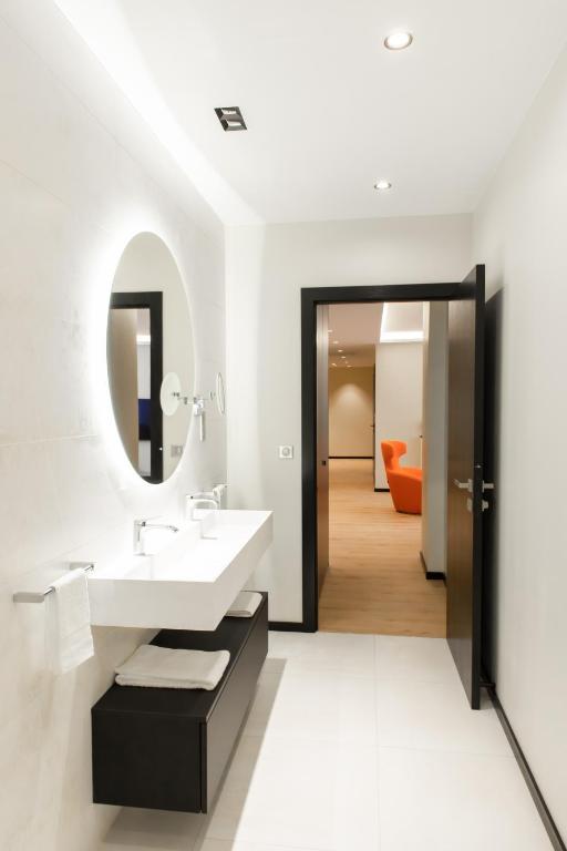 Suite Montrachet 4 personnes vue cathédrale 1 Place de parking - 2