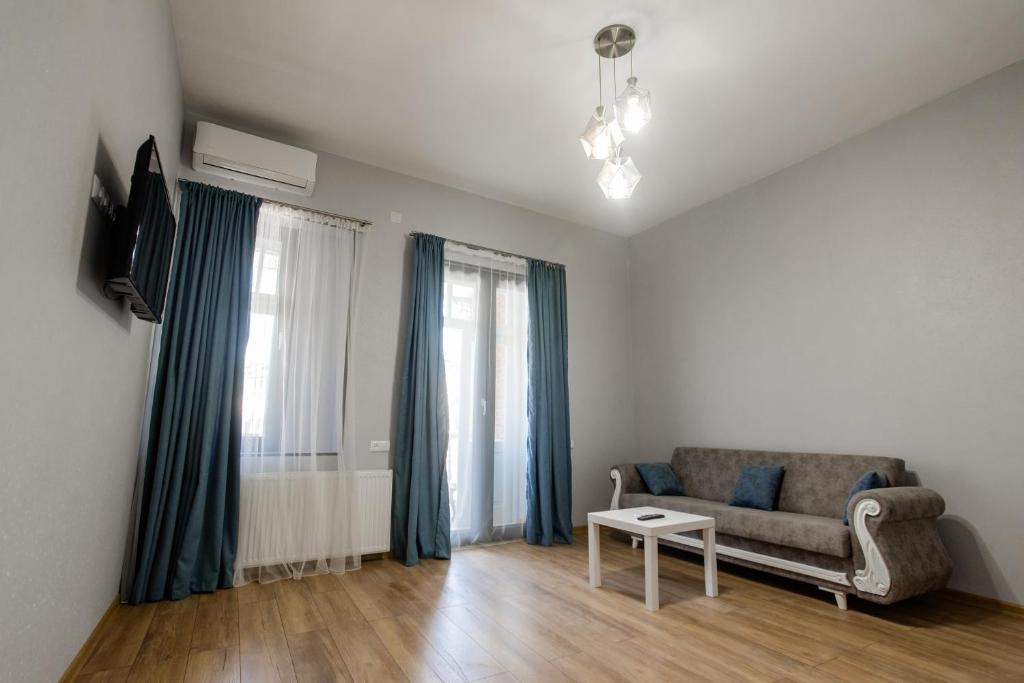 Apartment with magnificent view in the hearth of Gorgasali Square photo