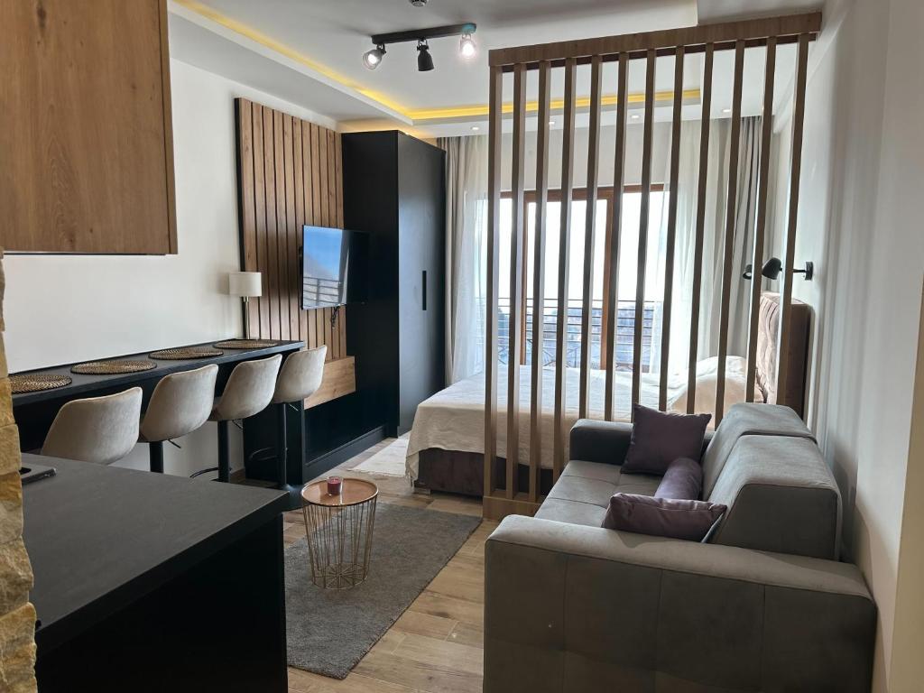 N Lux 81 - Milmari Resort - 3