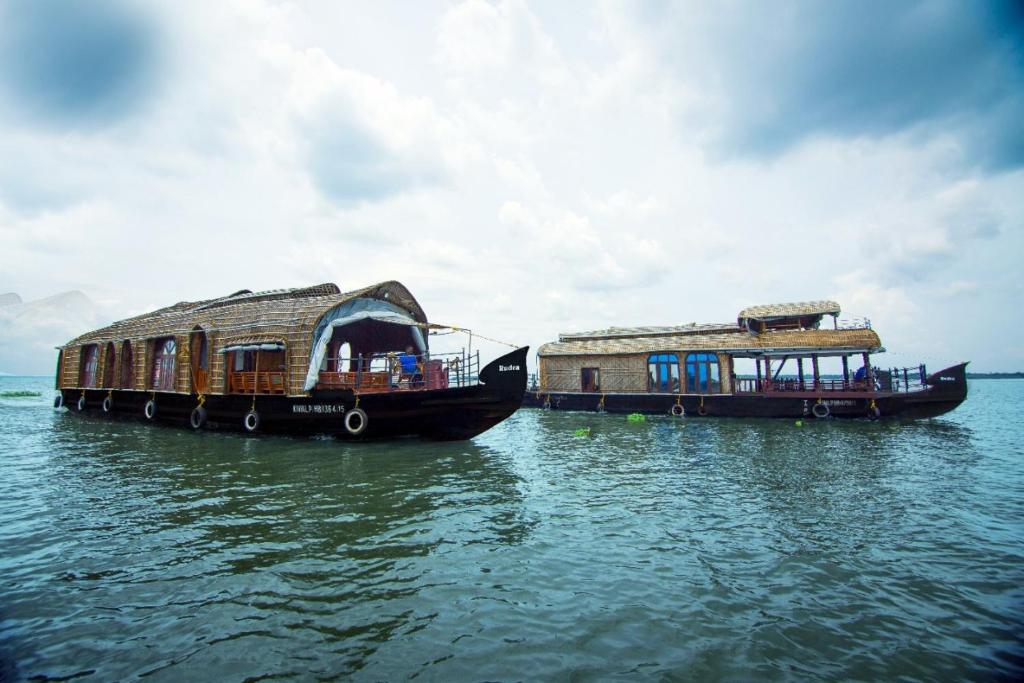 Rudra Houseboats photo