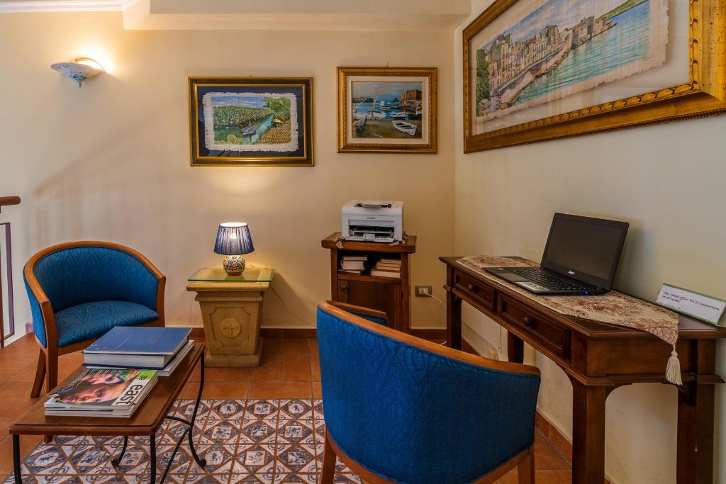Hotel Mediterraneo photo