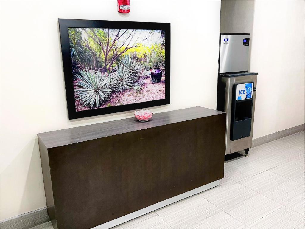 La Quinta Inn & Suites by Wyndham Pharr North McAllen photo