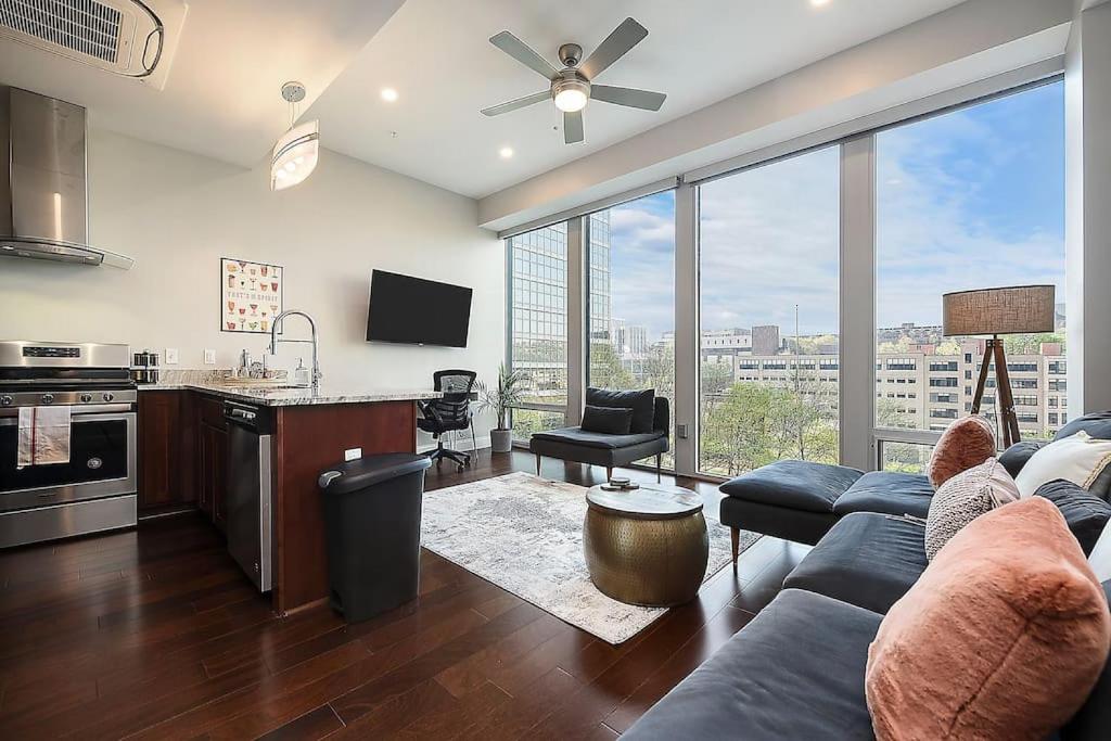 HostWise Stays - The Washington at Chatham - Park Free, Gym, More!, Pittsburgh