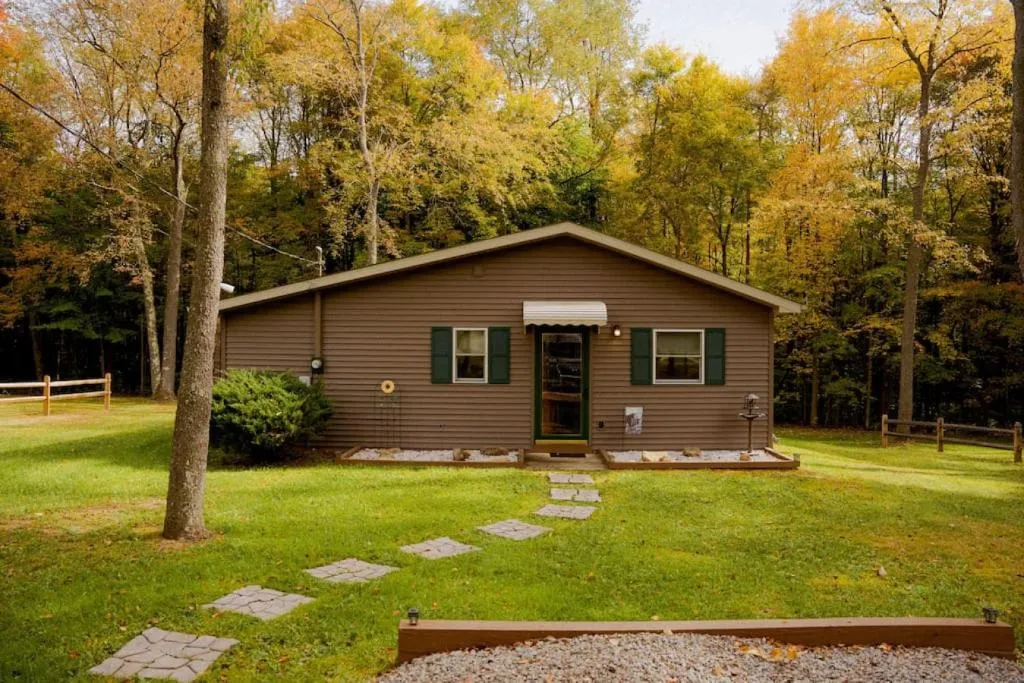 Maple Creek Cabin, minutes from Cook Forest, ANF, hotel in Marienville