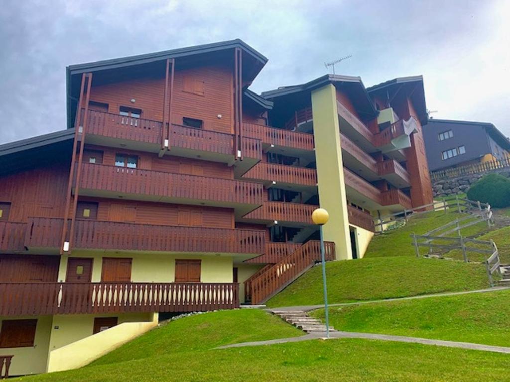 Appartement rénové, confortable, proche navettes, vue montagne - 5