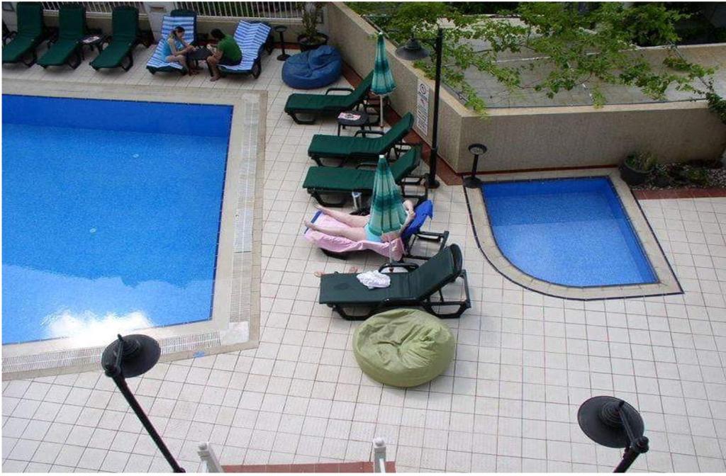 スイミングプール