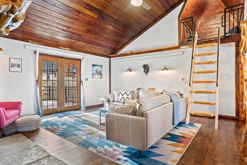 Tatanka Hideaway Hot Tub Pool Table Massive Space, Custer