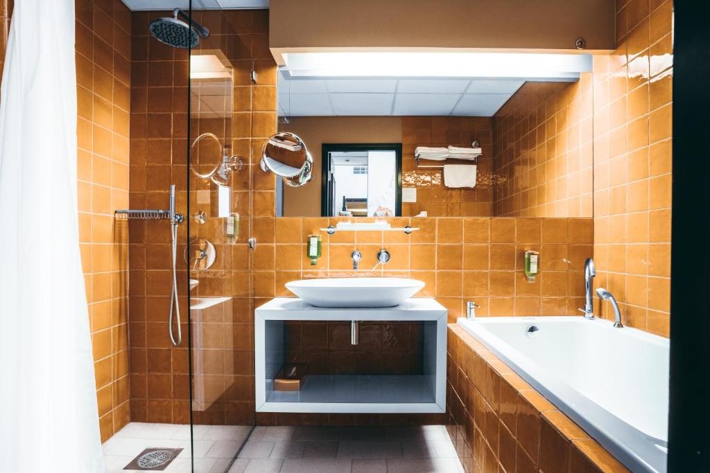 Shower, Arensburg Boutique Hotel & Spa in Kuressaare