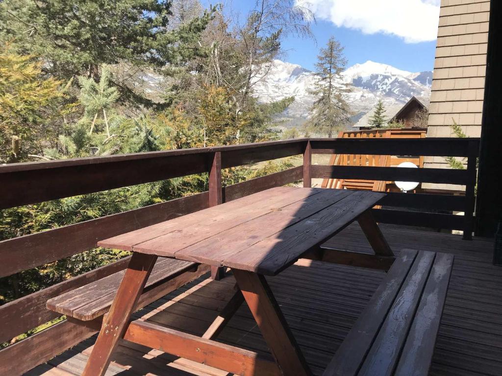 Chalet 3 Pièces avec Terrasse et Parking Gratuit - FR-1-504-620 - 2