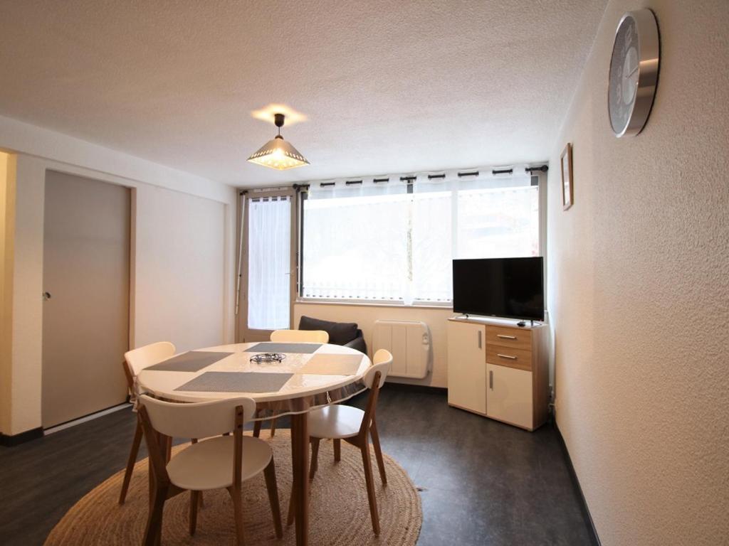 T2 agréable avec parking, proche centre - FR-1-608-215 - 3