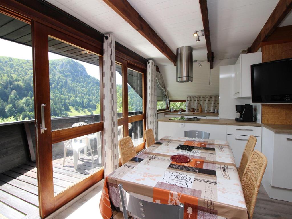 Chalet Mont-Dore 9 pers, cheminée, terrasse, WiFi - FR-1-608-88 - 2