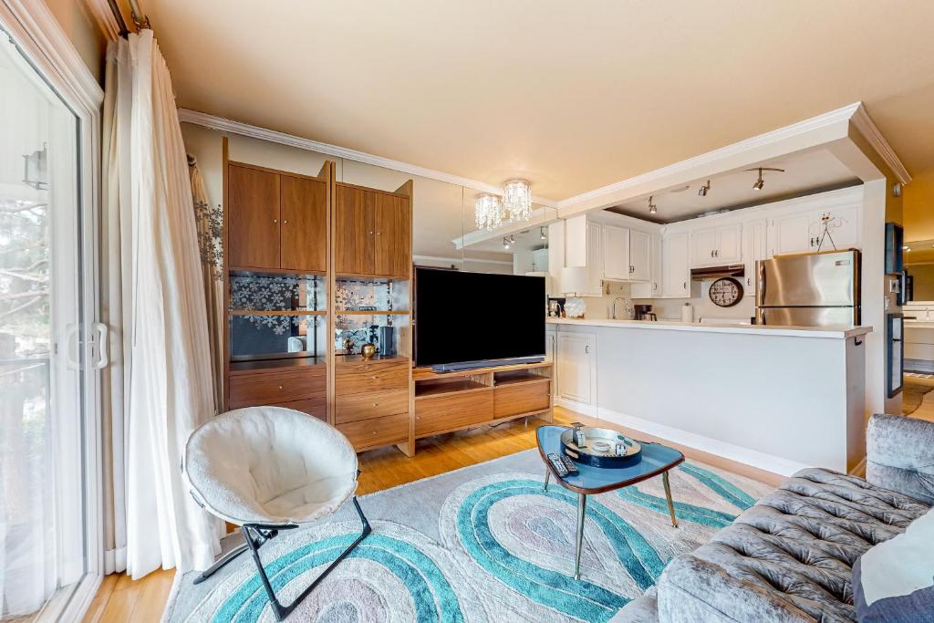 Rock, Roll, & Relax, Newport Beach