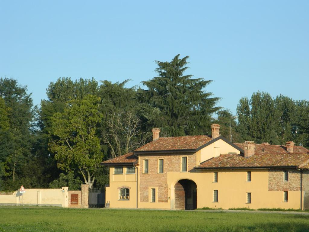 Agriturismo Cascina Pezzolo — Hotel in Pieve Fissiraga
