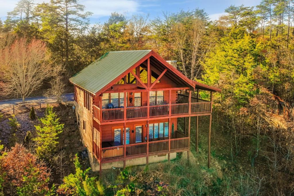 ERN858 - EAGLES ON HIGH - GREAT LOCATION! CLOSE TO ALL THE ACTION! cabin, Pigeon Forge