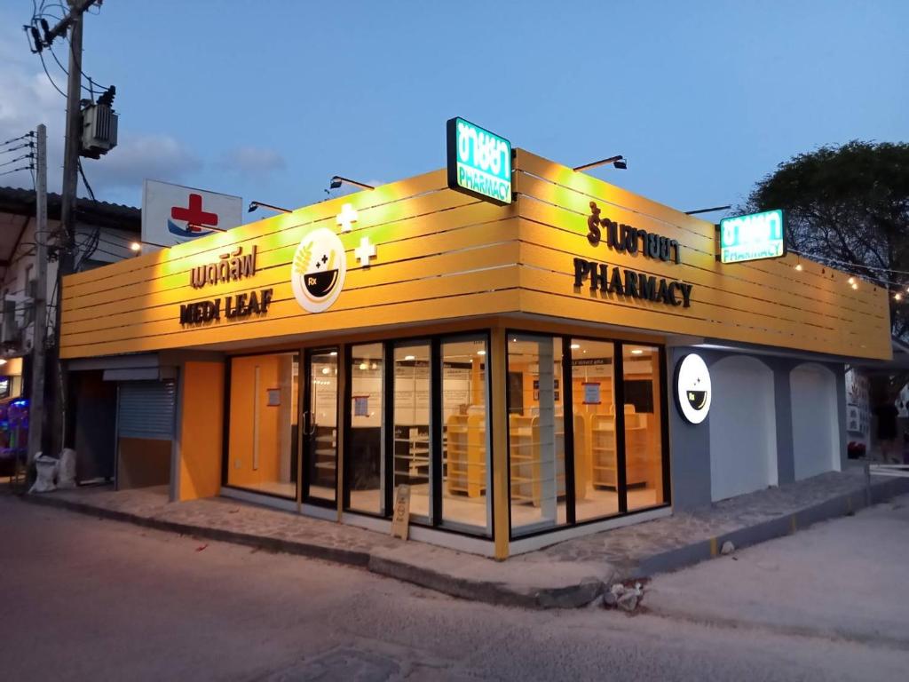 MediLeaf Hostel, Haad Rin