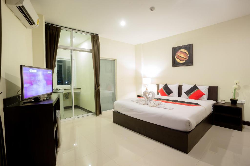 The Elegant Patong Hotel photo