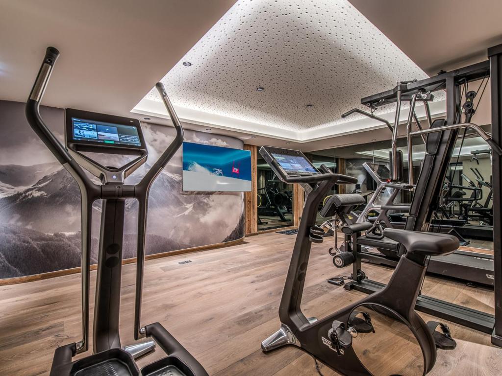 Appartement de luxe avec accès ski aux pieds, spa, terrasses ensoleillées et services hôteliers inclus - FR-1-613-61 - 2