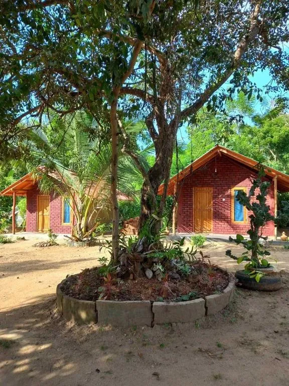 Hotel Chanaya, hotel in Ambanpola