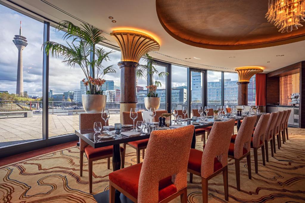 Restaurant, Hyatt Regency Dusseldorf in Dusseldorf