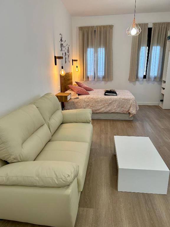 Coqueto apartamento céntrico con piscina - 3