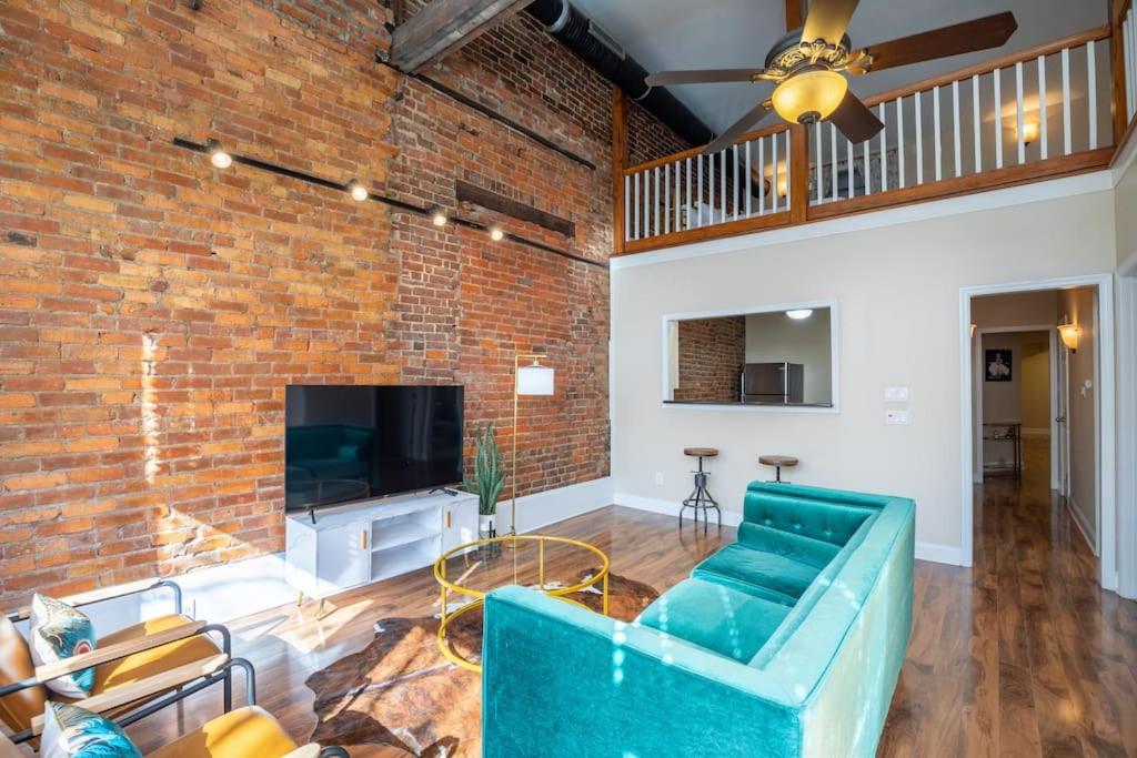 Ultra Chic Loft sleeps 4