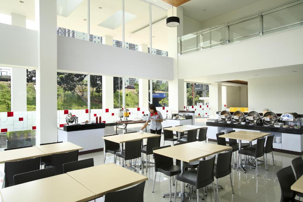 Restaurant, Amaris Hotel Bekasi Barat in Bekasi