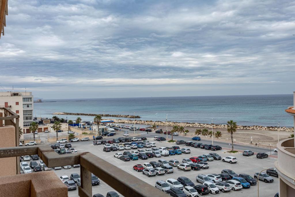 GuestHost - Trapani Seaview Modern Apartment near the Beach - 1