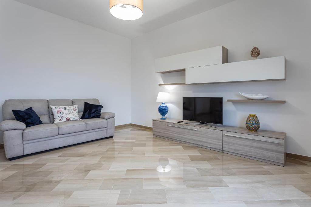 GuestHost - Trapani Seaview Modern Apartment near the Beach - 5