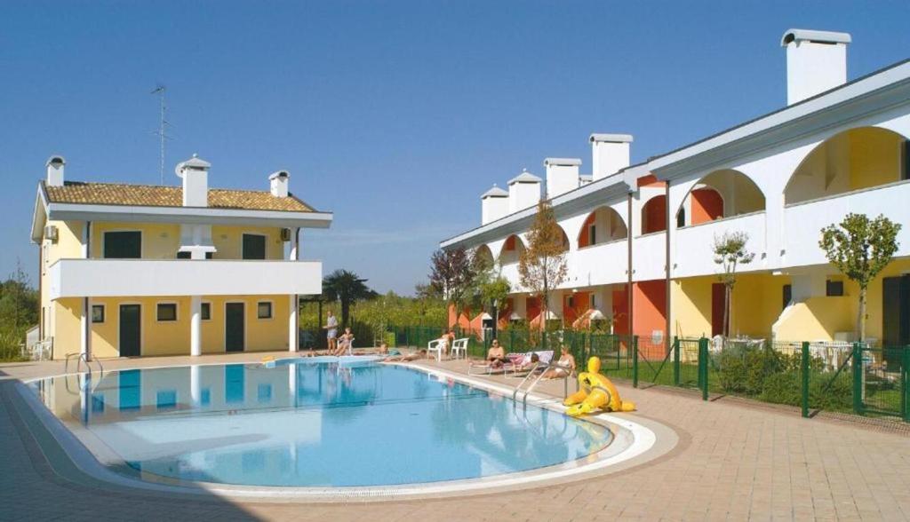Apartment with shared pool for 5 guests, Bibione