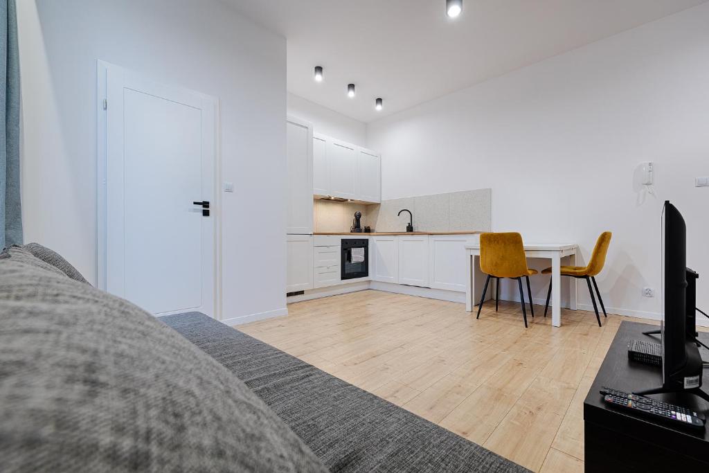 Piotrkowska Street III by LookAp, Lodž