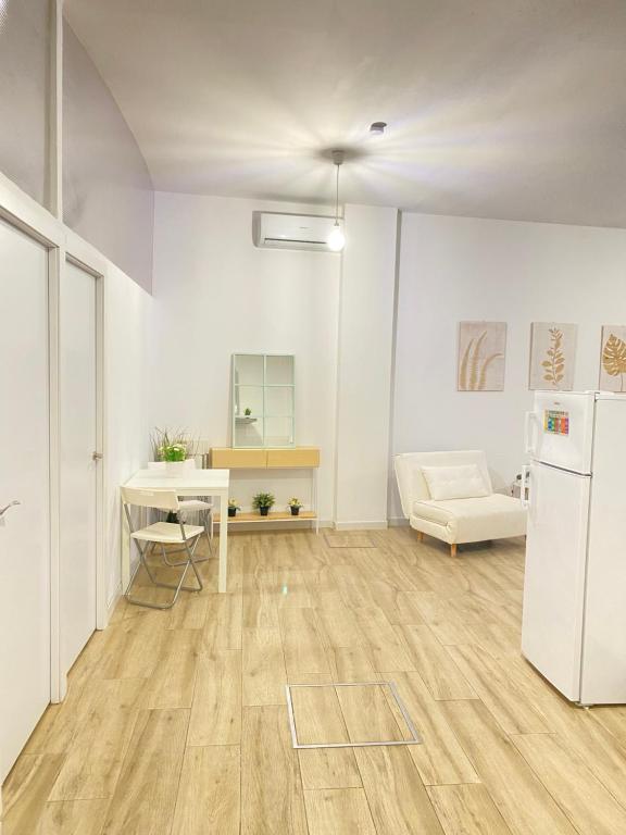 Flamenca Triana - Apartamento Wifi con 2 Dormitorios 2 sofas camas 2 baños - 5