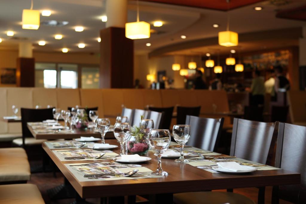 Restaurant, Hotel Famulus in Gyor