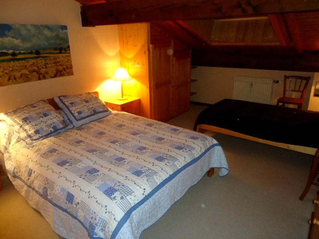 Duplex à La Clusaz avec cheminée et balcon, 2 ch, parking - FR-1-459-12 - 4