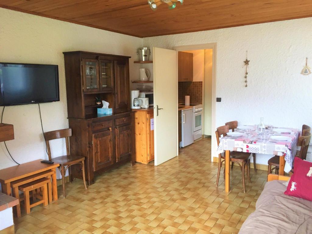 2 pièces proche pistes avec balcon - FR-1-459-63 - 2