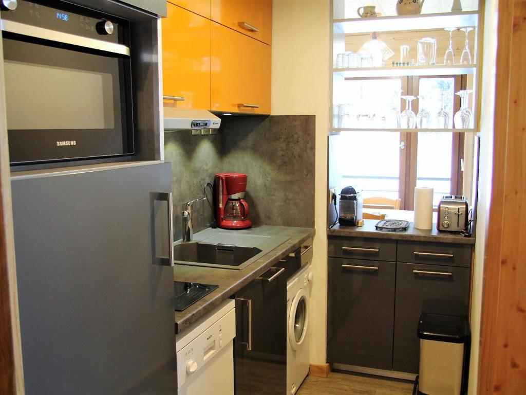 Appartement Rénové 3 Pièces au Centre de La Clusaz avec Balcon et Garage - FR-1-459-40 - 3