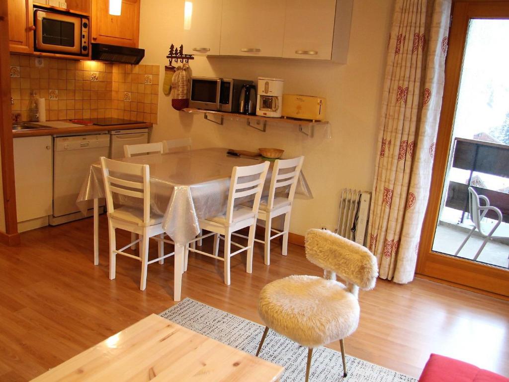Appartement T2 Centre Village avec Balcon & Cheminée, Proche Piscine et Pistes - FR-1-459-72 - 3