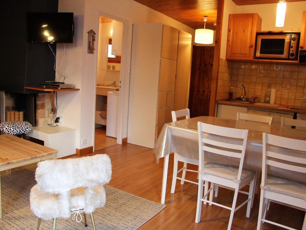 Appartement T2 Centre Village avec Balcon & Cheminée, Proche Piscine et Pistes - FR-1-459-72 - 4
