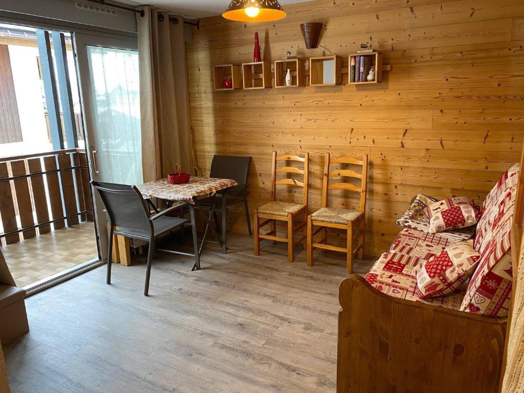 Studio cosy rénové au centre de La Clusaz, balcon, parking privé, proche commerces et pistes - FR-1-459-84 - 5
