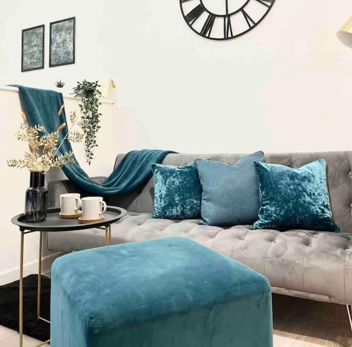 New Studio Apt Central》Private》 Free Parking》WiFi, Stockport