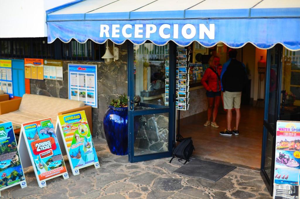 Apartamentos Oasis Maspalomas — Hotel in Gran Canaria